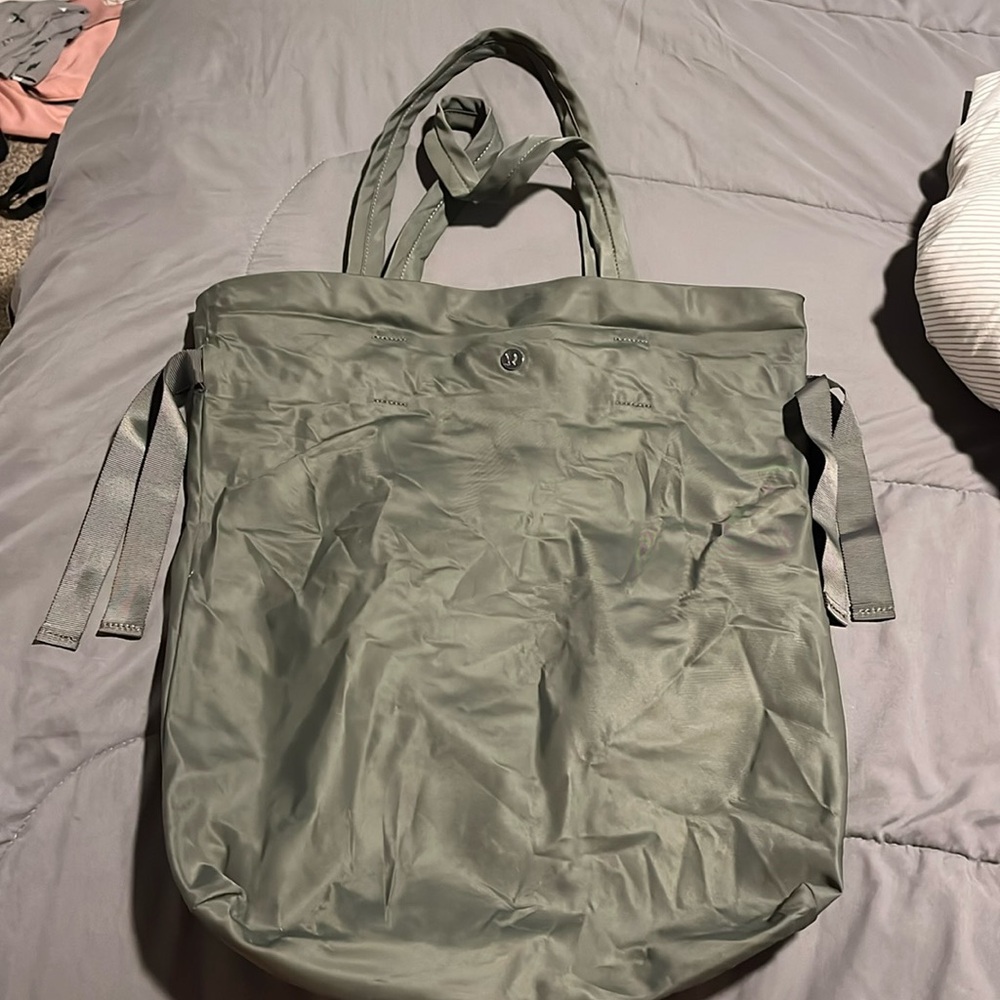 Green lululemon bag!